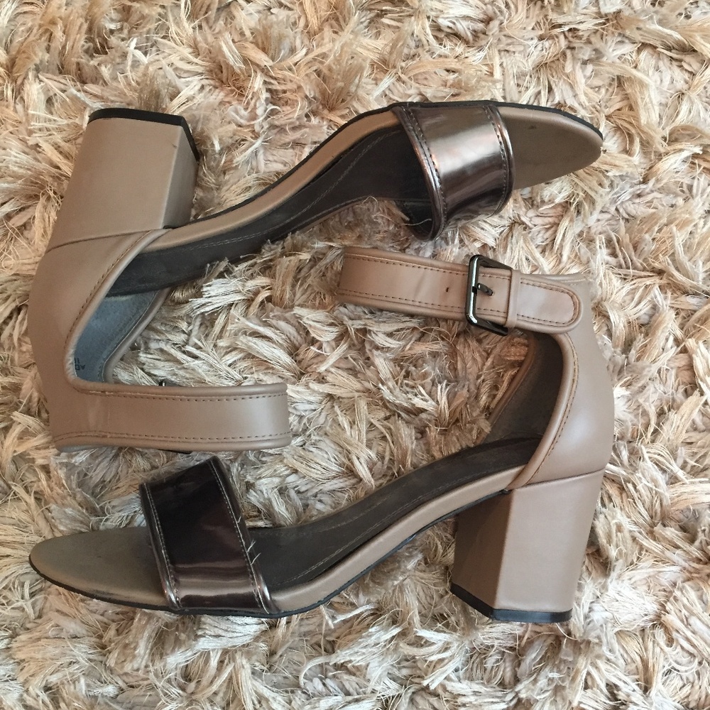 Tahari Chunky/Block Heels Size 10 *Euc* - image 1